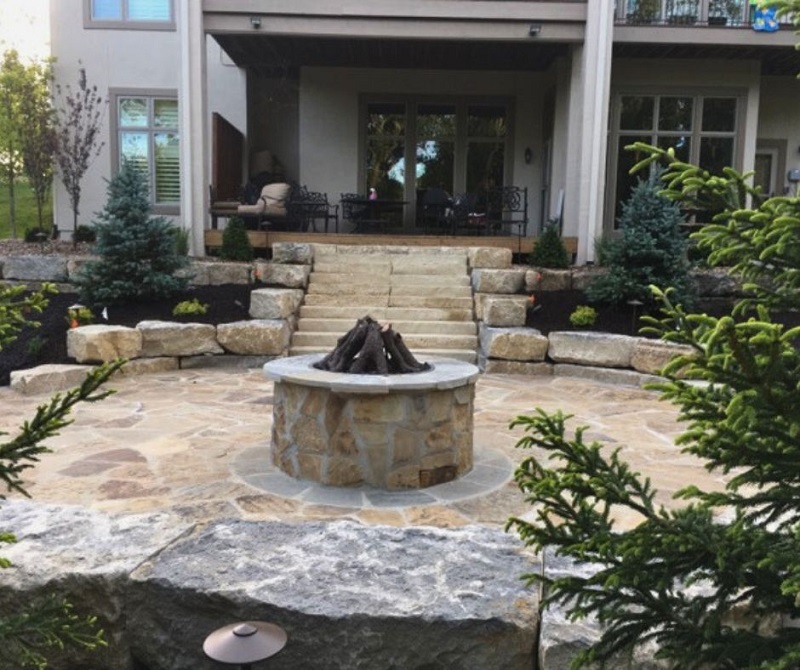 outdoor-living-fire-pit-kohler-lawn-outdoor-2023
